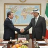 A diplomatic meeting scene showing representatives from Mordovia and the Islamic world discussing export expansion, with a world map, trade goods, handshake, formal attire, neutral background