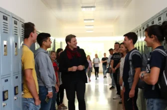 A bright school hallway in Kamyshin with diverse students and a teacher calmly mediating a resolved conflict, smiling faces, open lockers, and natural light, illustrating harmony after a tense situation