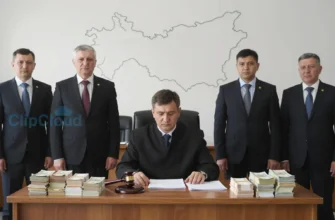 A solemn Russian courtroom scene in Dagestan, with a judge seated at a wooden bench, a gavel, and several men in business attire standing before the judge. On the table lie stacks of cash bundles and legal documents, but no visible text or numbers. In the background, a subtle outline of the map of Dagestan is visible on a wall, rendered abstractly without letters. The atmosphere is serious and authoritative.