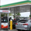 A gas station in Voronezh region with pumps labeled AI-92 and AI-95, showing a busy scene with cars being refueled. The station should have a modern look with clear signage and well-maintained facilities.