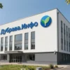 A modern office building with the logo 'Дубрава.Инфо' prominently displayed on its facade, surrounded by greenery and a clear blue sky, representing a professional and eco-friendly business environment