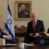 A photorealistic image depicting a tense diplomatic meeting between representatives from the United States (White House) and Israel. The scene should be set in a formal, neutral-toned room. Focus on the expressions of concern and disagreement on the faces of the individuals present. Include subtle visual cues suggesting the conflict, such as a partially visible map of the region or news reports on a nearby screen.